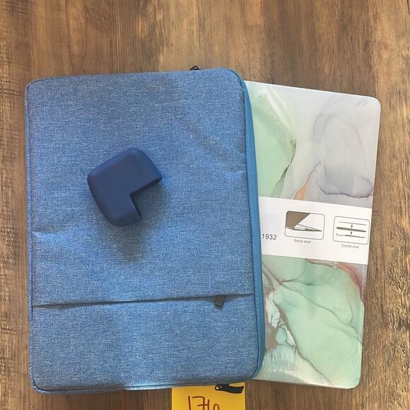 MacBook Air 13” 2018-2020 blue soft case with hardshell and charger pack cover - Picture 6 of 6